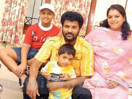 Prabhu Deva wih Ex-wife Ramlath and children