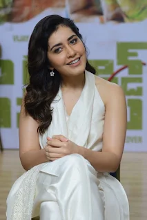 Actress Raashi Khanna Gorgeous Stills at World Famous Lover Movie Interview