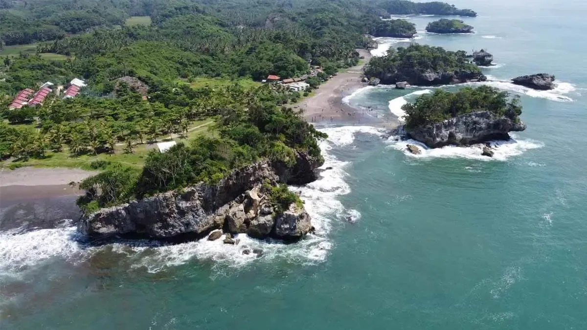 pantai madasari foto