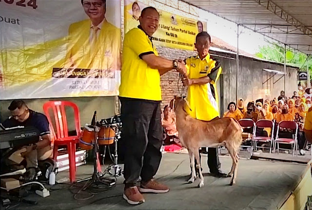 Datang ke Baki, Anggota DPRD Jateng Anton Lami Suhadi Serahkan Bantuan Ratusan Ekor Hewan Ternak