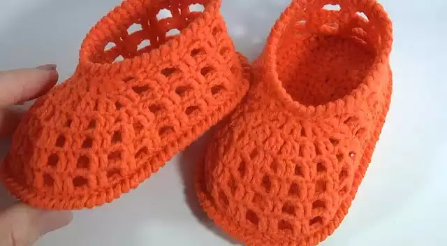 CREA UNA TIERNA PRENDA A GANCHILLO Bellas Zapatillas Básicas de Bebé
