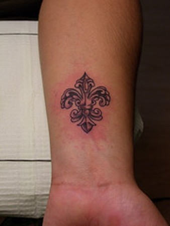 25  Tattoo Designs: Fleur De Lis