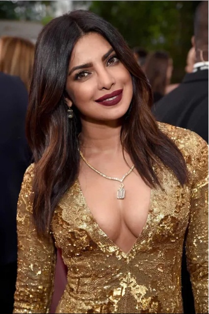 Priyanka Chopra Hot Photo at Golden Globes 2017 Shows Cleavages