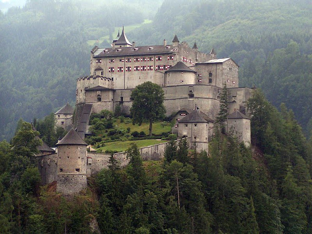objek wisata Kastil Hohenwerfen Austria
