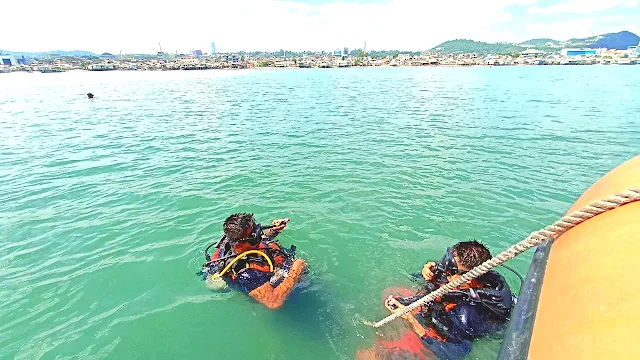 pencarian terhadap Alfian (6), seorang bocah yang tenggelam di Perairan Pantai Teluk Betung Kota Bandar Lampung