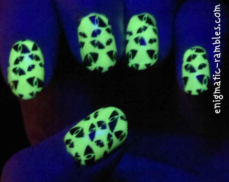 glowy-glow-in-the-dark-creepy-halloween-stamped-stamping-nails-nail-art-bundle-monster-H08-BMH08