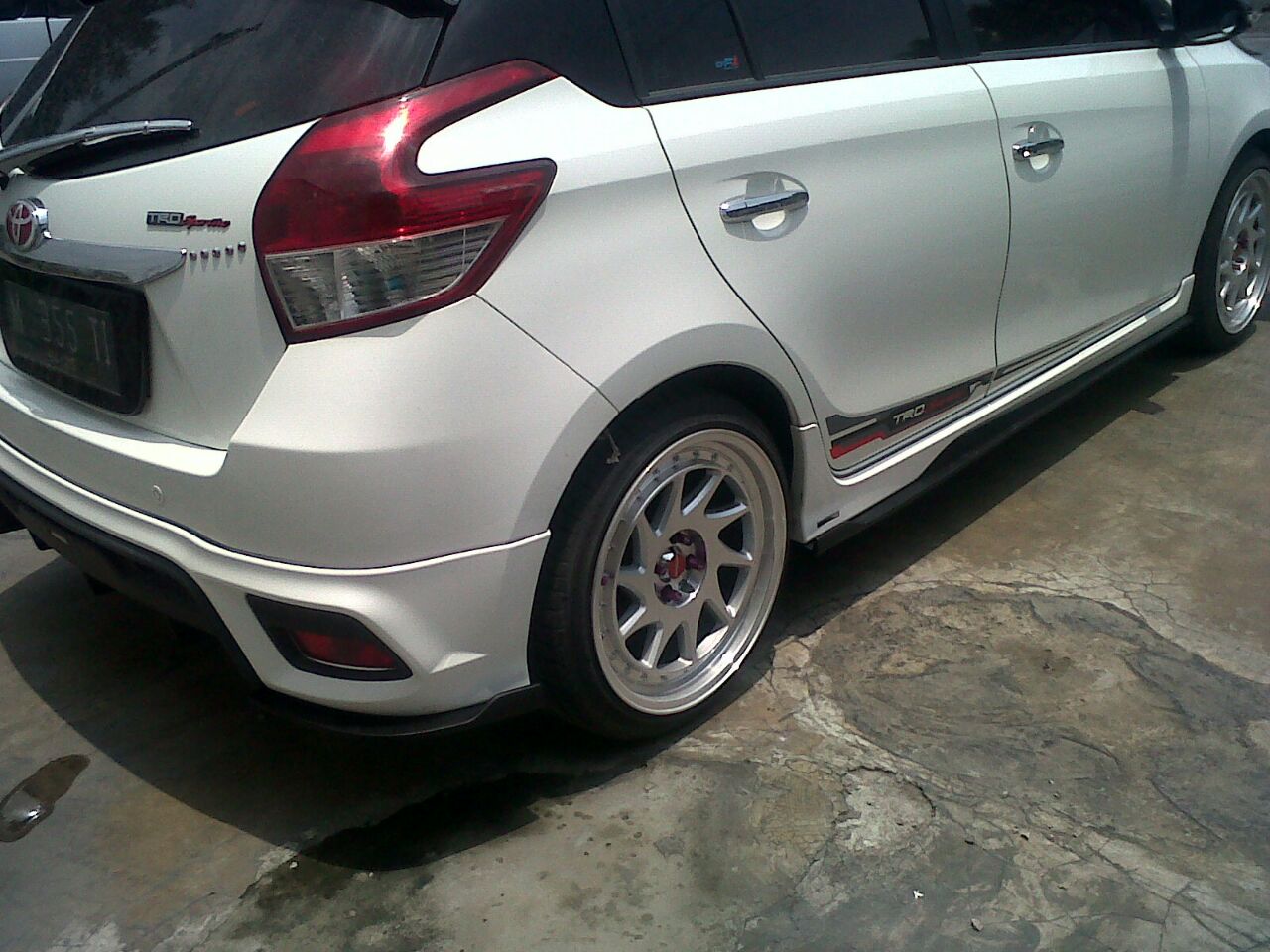 AUTO MOBIL PRO MODIF MALANG BODYKIT TOYOTA YARIS