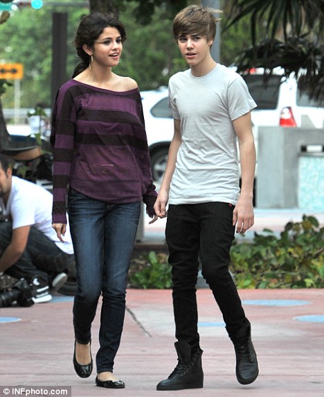 selena gomez and justin bieber kissing pics. Selena Gomez has received a