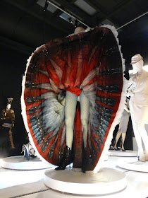 exposition Jean Paul Gaultier La Planète Mode de Jean Paul Gaultier de la Rue aux Etoiles