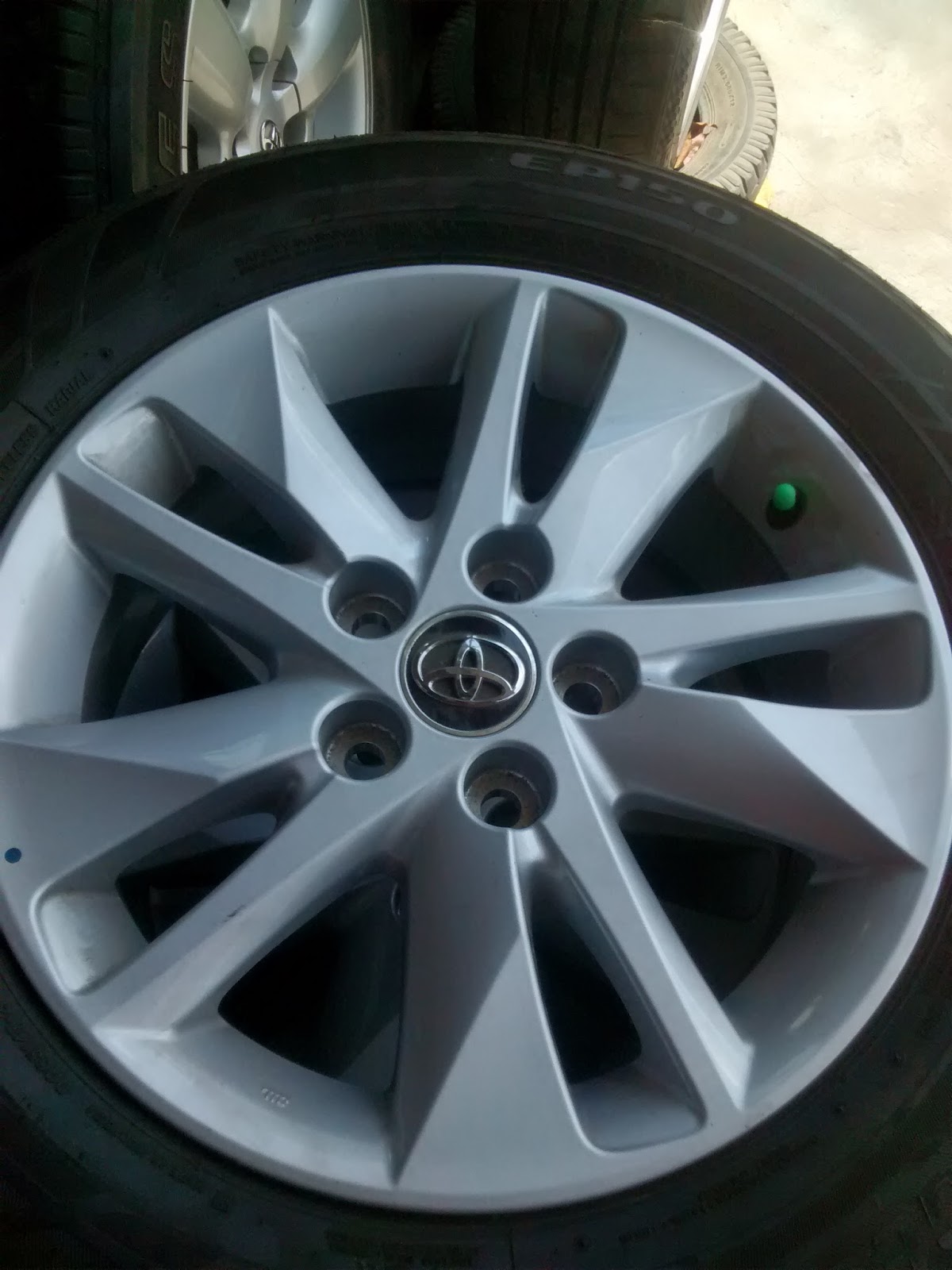 jual velg  mobil  surabaya velg  ban original  atau oem 