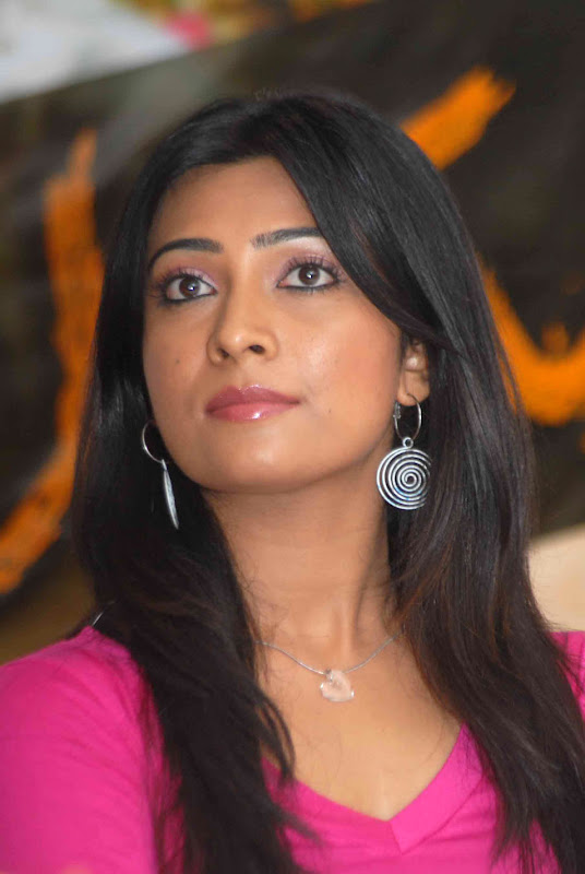 Radhika Pandit Gallery Photoshoot images