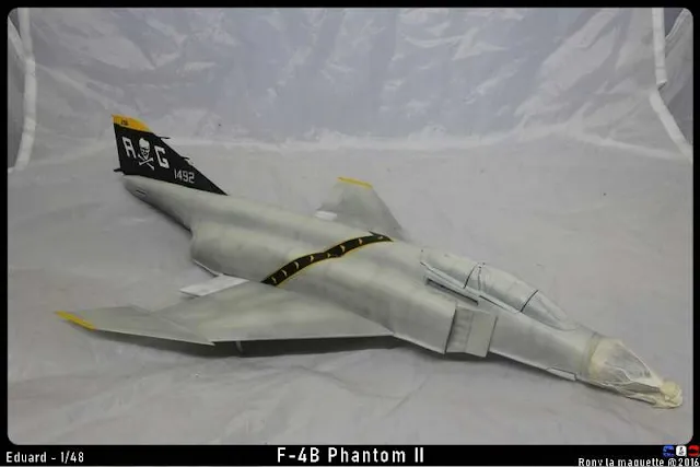 La réalisation de la décoration du F-4B Phantom II d'Eduard au 1/48.