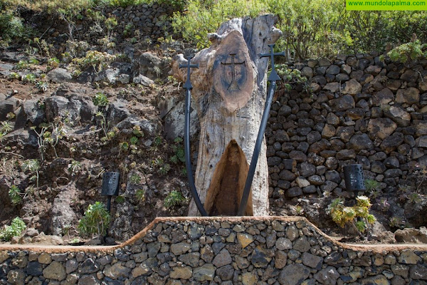 Breña Alta instala el monumento conmemorativo del "Milagro de Las Cruces"
