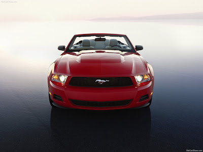 new car Ford Mustang Convertible 2010