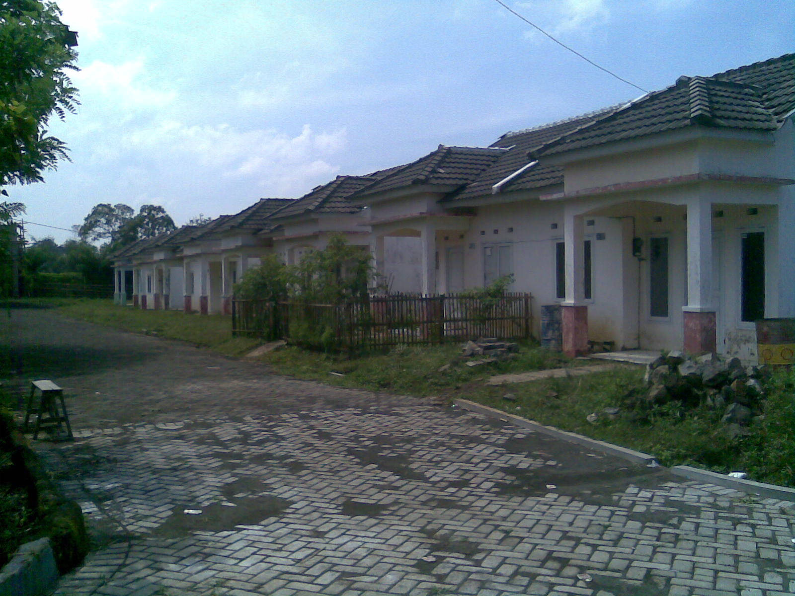 Dijual rumah dan tanah kavling di Jawa Timur meliputi 