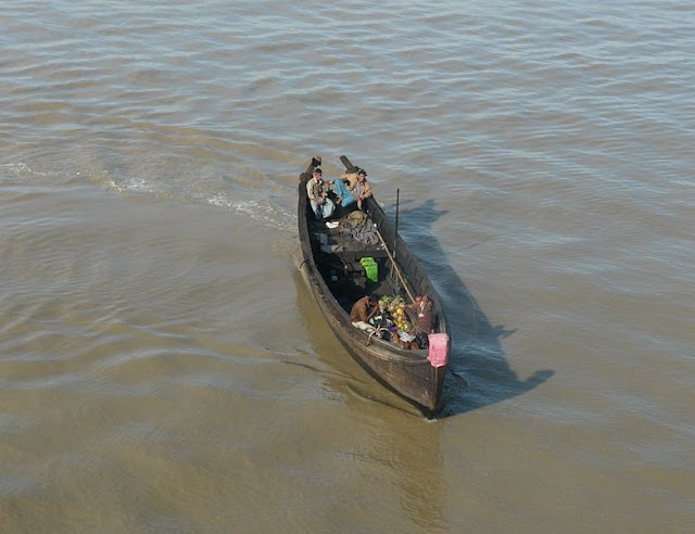 Sampan merupakan alat transportasi air tradisional asal Tiongkok yang terbuat dari kayu Gambar Sampan Alat Transportasi Air Tradisional