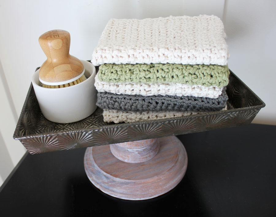 Simple DIY Farmhouse Tray Project From Itsy Bits And Pieces Blog