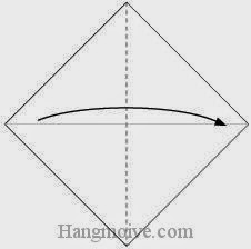 Bước 2: Gấp đôi tờ giấy lại. 