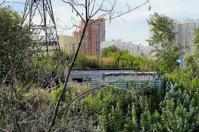 Химки, Куркинское шоссе, вид с моста, долина реки Грачёвки