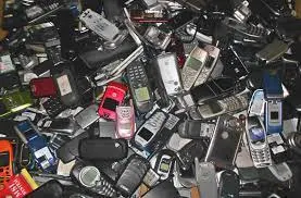 E-waste is a silent danger How are old phones disposed of?  The world is set to face a serious e-waste problem in the coming years, as the International Waste Electrical and Electronic Equipment (WEEE) Forum has confirmed that 5.3 billion mobile phones will go to landfills in 2022 alone.  Throwing so much e-waste away would mean that many of the precious metals that can't be recovered from waste equipment - like copper in wires or cobalt in rechargeable batteries - would have to be mined, which pollutes the environment.  "People tend not to realize that all these seemingly insignificant elements are very valuable," WEEE director general Pascal Leroy told the BBC.  The organization further estimates that there are 16 billion mobile phones worldwide, about a third of which are no longer in use.  These phones, along with electrical and electronic waste from other sources, will grow to 74 million tons per year by 2030, according to estimates by the International Waste Electrical and Electronic Equipment Forum.  What are the steps for recycling cell phones? Initial stage: Recyclers separate reusable cell phones and send them to some developing countries. As for the other phones, they start recycling. First they separate the batteries and the batteries are often sent to the recycling departments. After that, they start smashing the mobile phones, and then they heat the smashed phones to a temperature of up to 1,100 degrees Celsius. Follow-up: After heating up the wrecked cellphones, the recyclers process the molten material with some strong chemicals. This often turns cell phones into dust. Then they extract the important mineral products, and these mineral materials are then redirected to other objects. For plastics, it is granulated and formed into other materials. 3. Final stage: After removing these different materials, manufacturers then transfer them to different recycling departments. And here they are used to make different things for reuse. If they are used to make things that come into contact with food, the toxins are removed first.  How do we avoid this complex process? What can be done to reduce the e-waste problem? Leroy has some suggestions; “It is possible to provide collection boxes in supermarkets, to receive small broken appliances when new devices are delivered, to provide boxes for the return of small e-waste, and other initiatives that have been introduced to encourage the return of these items.”  But we can go one step further and simply not get rid of a lot of electronics, but rather repair rather than replace.  This approach may seem unconventional. Who wouldn't want to trade in a shiny new iPhone for their old one? But persistence in consumer behavior will quickly destroy our planet.  Most Popular Solutions If the electronic device still has a good life, it would be wise to repair and continue to use it, and the life cycle of other products must be reconsidered as well.  Companies also need to start producing electronic devices to ensure that they work efficiently for a long time and that they can be easily repaired when needed. It may not appeal to consumers in the short term, but it will save them money in the long run, and help save our planet from the massive e-waste problem.  Finally, for devices that can't be fixed, it's important to think about how you can creatively recycle them into useful and sometimes elegant alternatives.  The problem of e-waste is huge, but with a little positive thinking and some innovative ideas you can ensure that it is addressed in a wise manner.