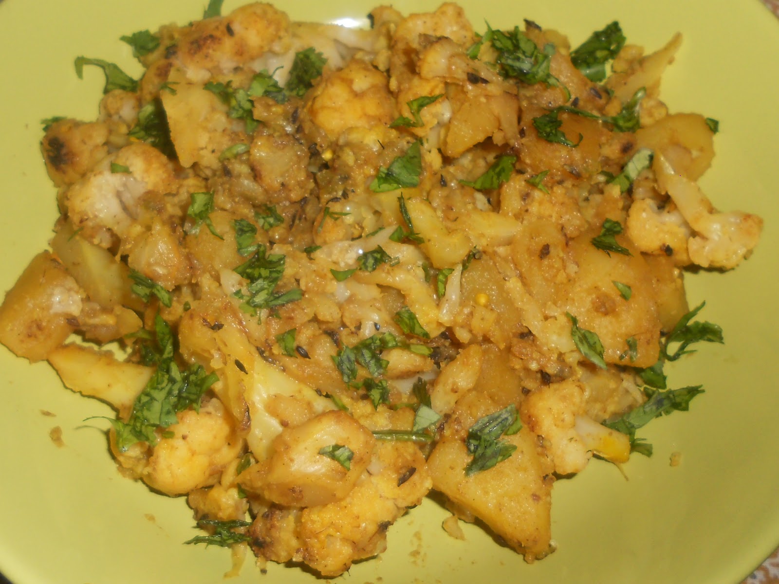 Healthy and Delicious Cooking: CAULIFLOWER AND POTATOES (ALU GOBI)