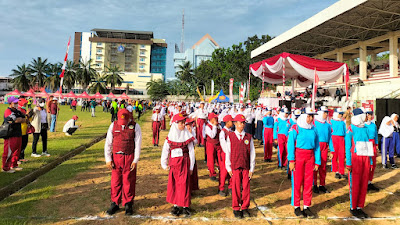  Antusiasme Siswa Ikuti Lomba Gerak Jalan 5 Km