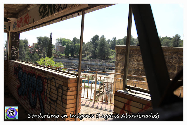 Piscina olímpica abandonada