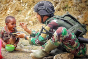 Jalin Kebersamaan, Satgas Yonif Raider 321/GT/13/1 Kostrad Masak dan Makan Bersama Anak- anak Papua