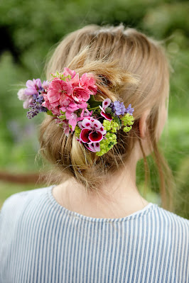 Recogido con flores naturales