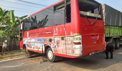Ngebut, Bus Milik Pemprov Lampung Kecelakaan 1 Penumpang Tewas