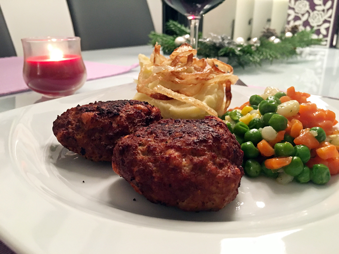 Kalbsbutterschnitzel mit Kartoffelpüree und knusprigen Zwiebelringen