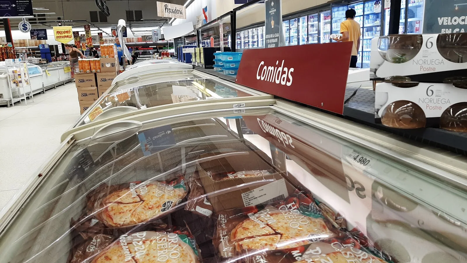La enorme variedad de productos impulsan a salteños a comprar en Concordia