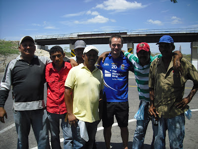Making friends at Cuatro Vías de Maicao.