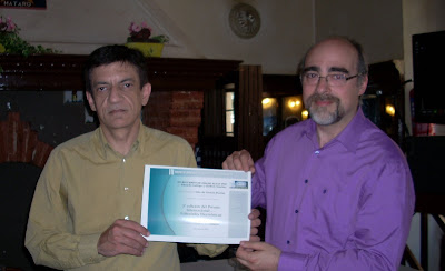 Claudio Landete entrega diploma de las editoriales electrónicas a Guillem Sánchez