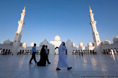 Mosque of Sheikh Zayd @ http://smilecampus.blogspot.com