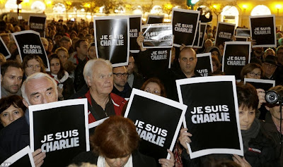 http://www.dailymail.co.uk/news/article-2900835/Crowds-gather-central-Paris-solidarity-murdered-Charlie-Hebdo-journalists-slogan-Je-Suis-Charlie.html