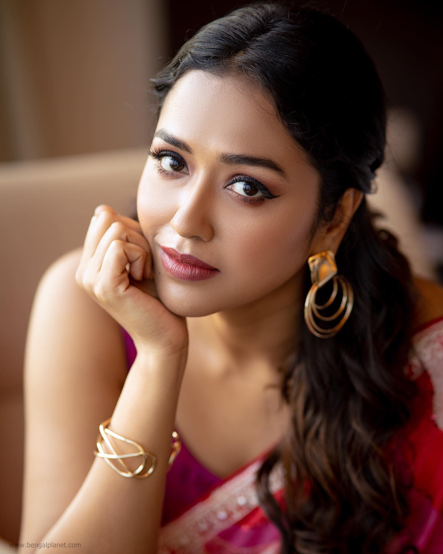 Sohini-Sarkar-cute-and-stunning-photoshoot-in-Saree-17-Bengalplanet.com