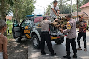   Penuh Haru, Saat Polisi Bukateja Bantu Lansia Pembawa Kayu Bakar