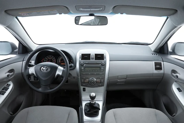 Toyota Corolla Altis 2013 - interior