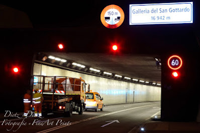 20:15 Uhr - Der Tunnel ist geschlossen und die letzten Fahrzeuge haben ihn verlassen. Die Unterhaltsfahrzeuge können nun einfahren