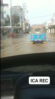 CALLES A LA ALTURA DE LA URB. DIVINO MAESTRO EN ICA LUCE INUNDADA DE AGUA
