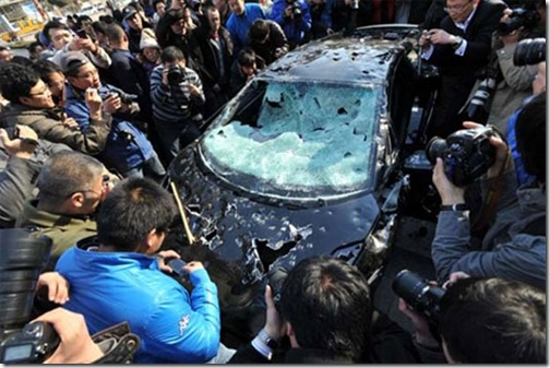 Chineses destroem Lamborghini Gallardo em protesto