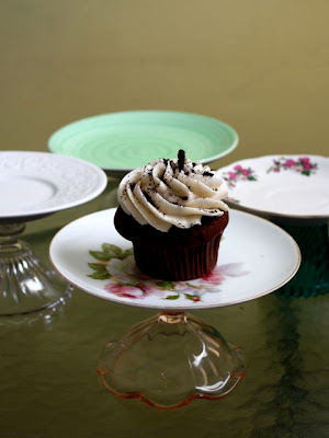  across a post on her blog about how to make your own cupcake stands
