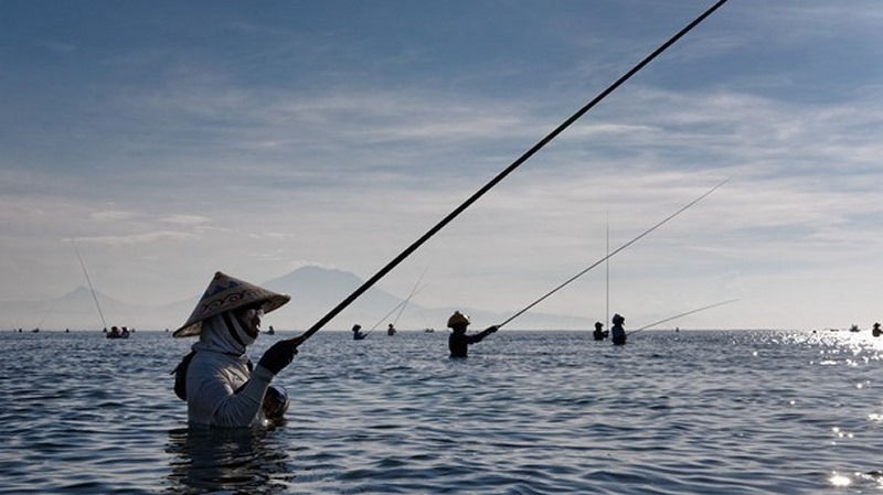 Waking up with the fishermen
