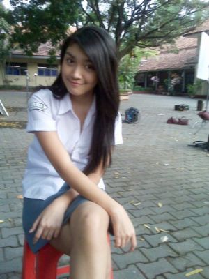 http://bambang-gene.blogspot.com/2011/09/si-cantik-prima-melody-divia-ananda.html