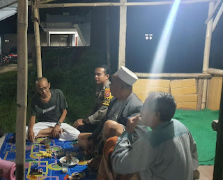 Patroli Polsek Taktakan Polresta Serkot Sambangi Pos Kamling Sampaikan Himbauan Kamtibmas