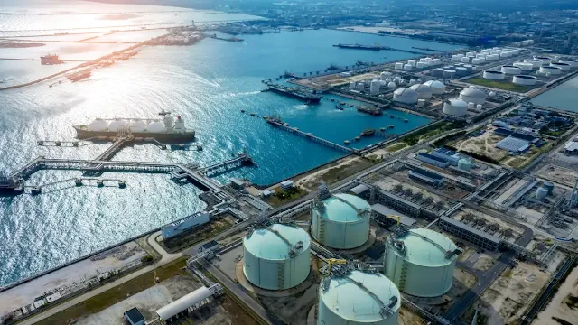 The US government stops building new gas export terminals