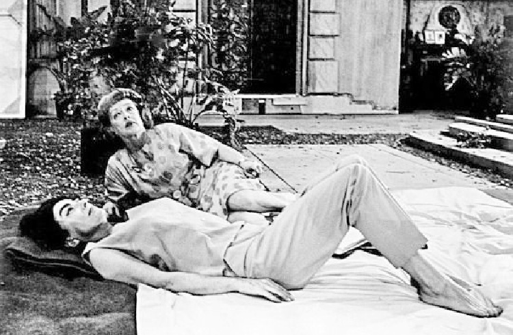 A Vintage Nerd, Vintage Blog, What Ever Happened To Baby Jane Behind the Scenes, Joan Crawford, Bette Davis as Jane, Classic Film Blog, Classic Movies Behind the Scenes