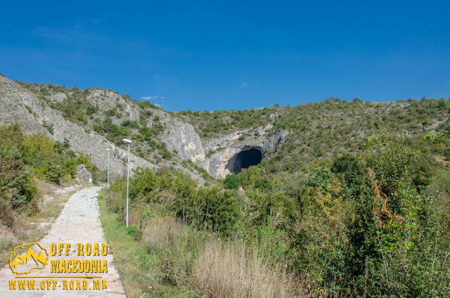 Entrance - Peshna Cave - Makedonski Brod, Macedonia