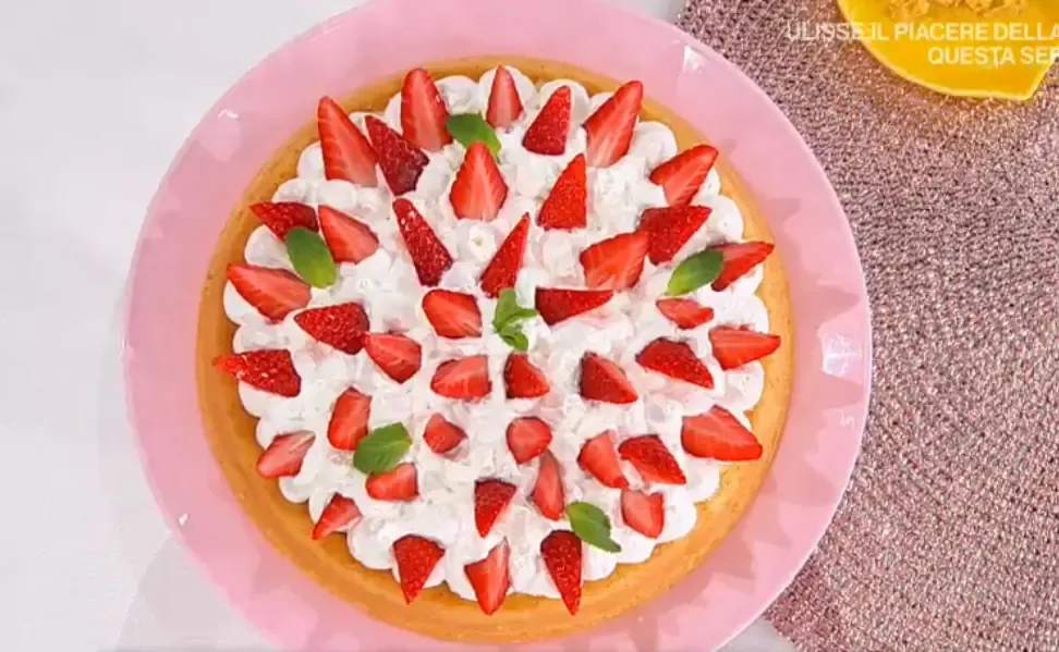 Torta furba con panna e fragole